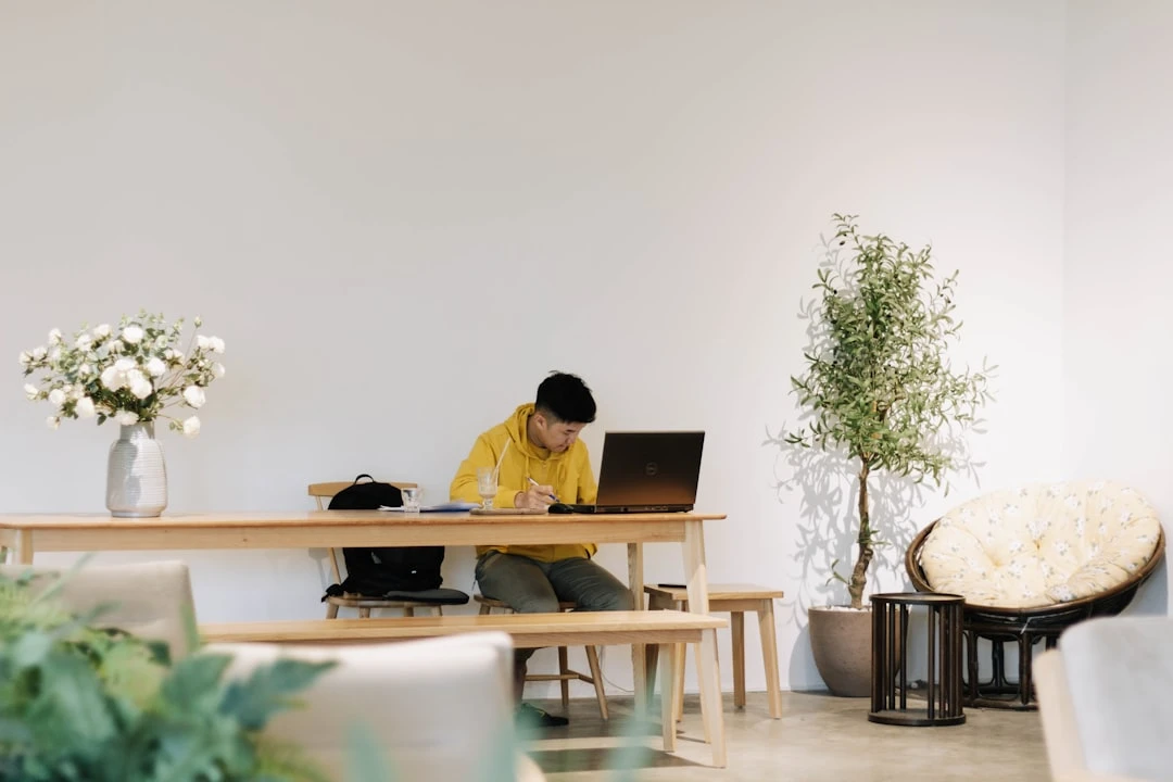 Chu kỳ hoạt động AI Agent gồm 4 bước: Perception (cảm nhận), Processing (xử lý), Action (hành động), Learning (học tập)