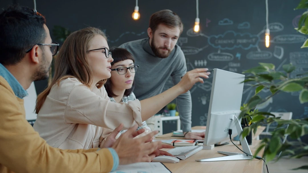Kỹ sư AI Agent thuyết trình về LLM architecture và kỹ năng production