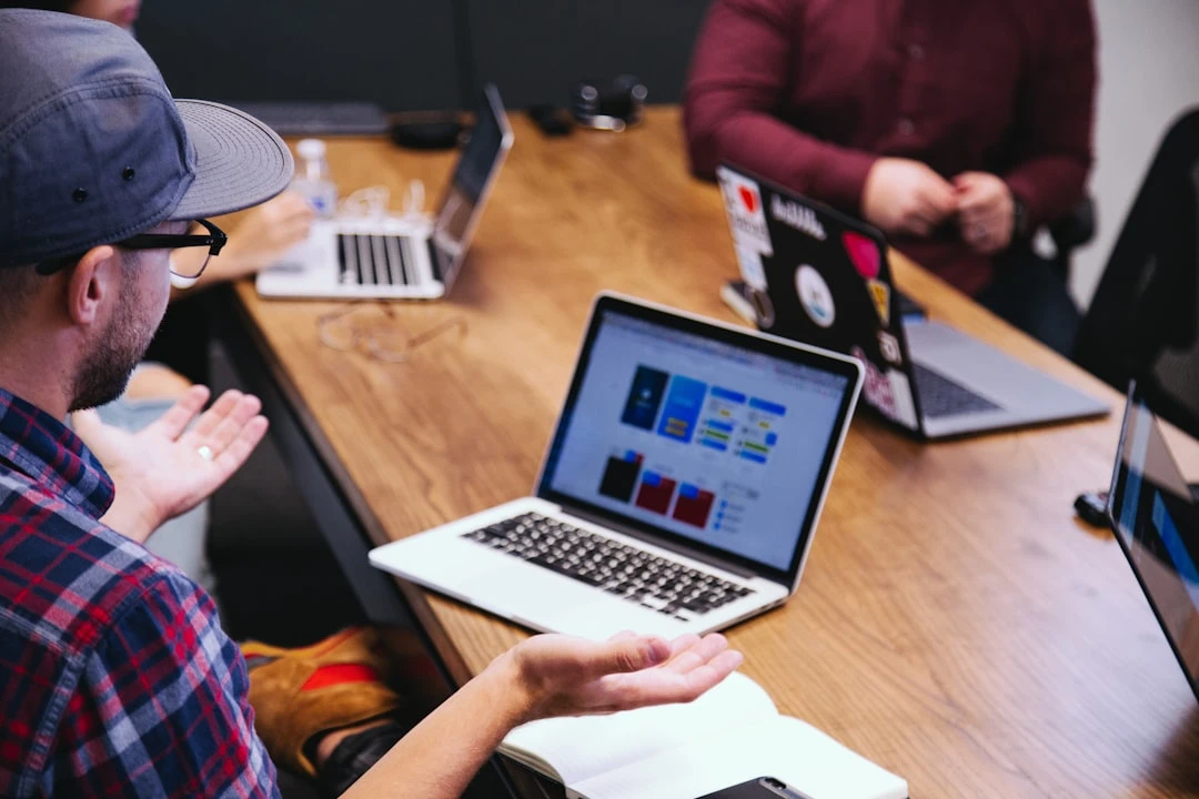 Văn phòng OpenAI, DeepMind, Tesla, Anthropic: các công ty tuyển dụng AI Agent internship